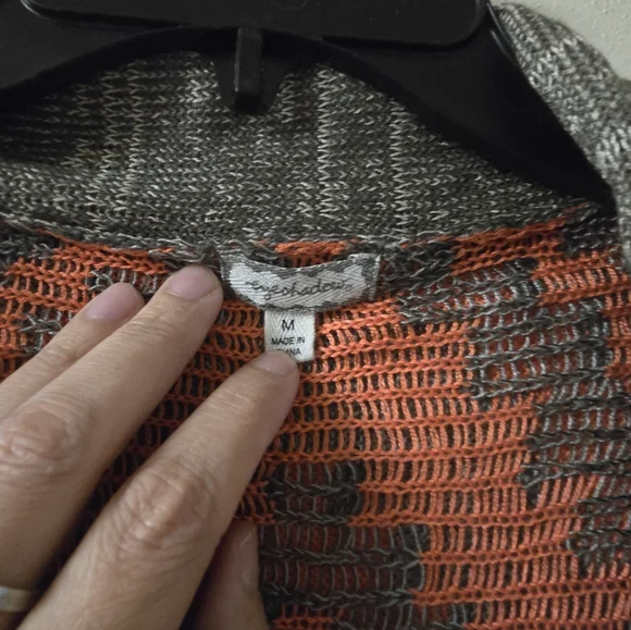 Chic Multicolor Geometric Sweater Poncho - Picture 2 of 3